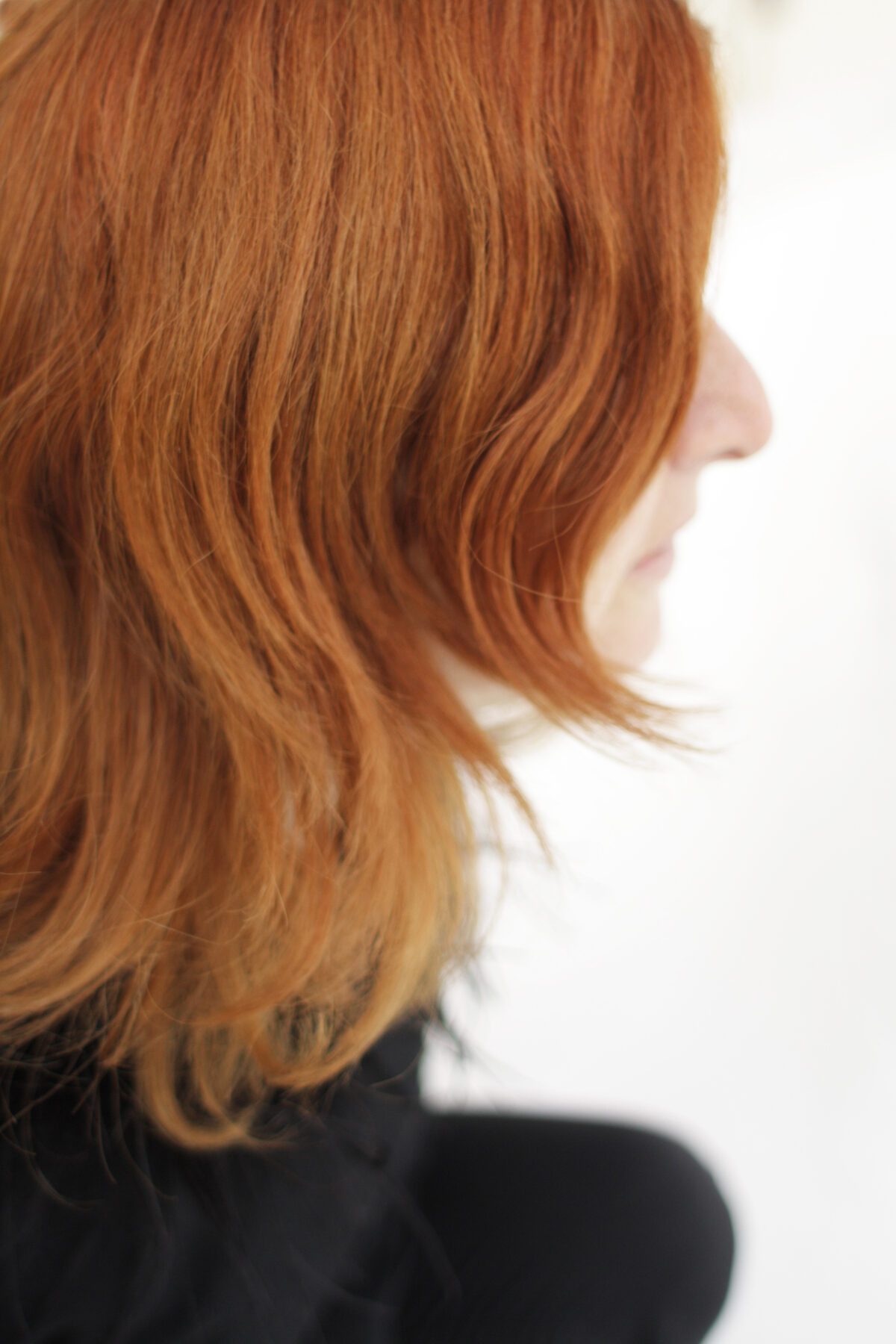 Portrait im Profil mit rotem Haar